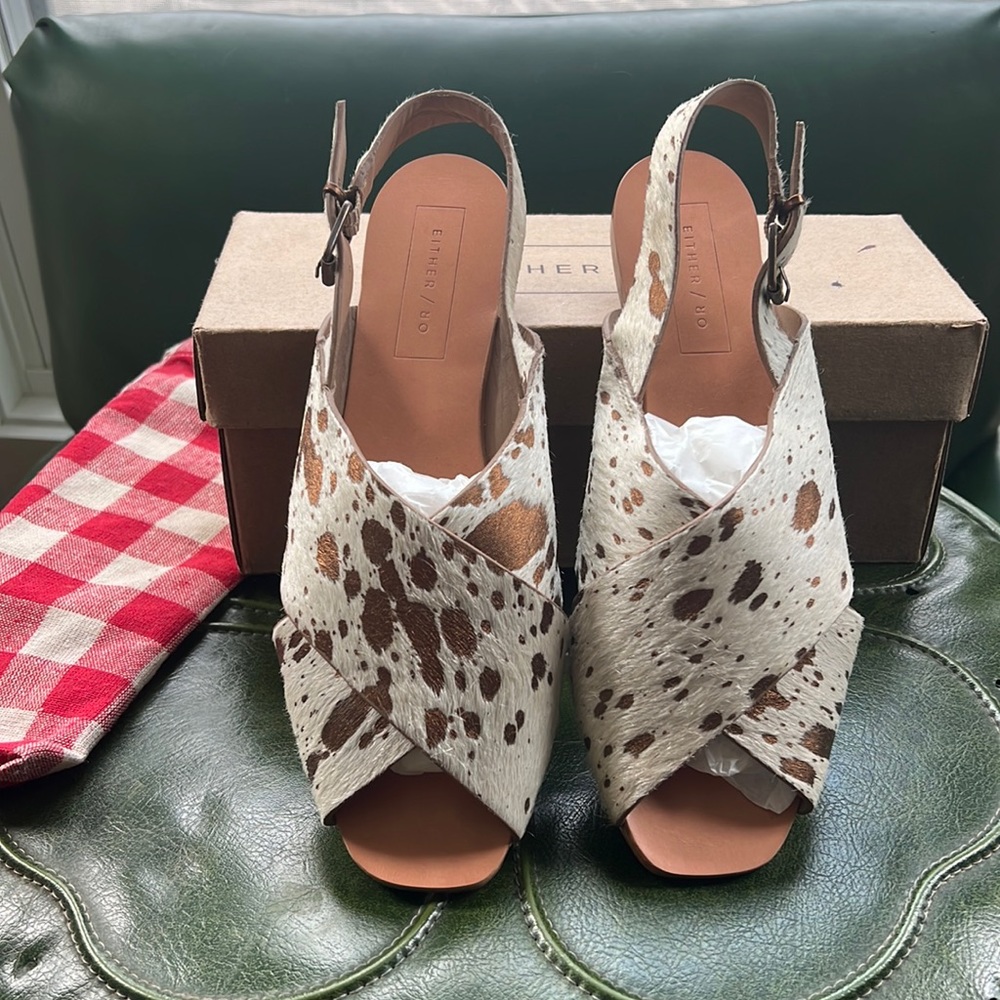 Either / Or Crossband Sandals in pony hair, blanco